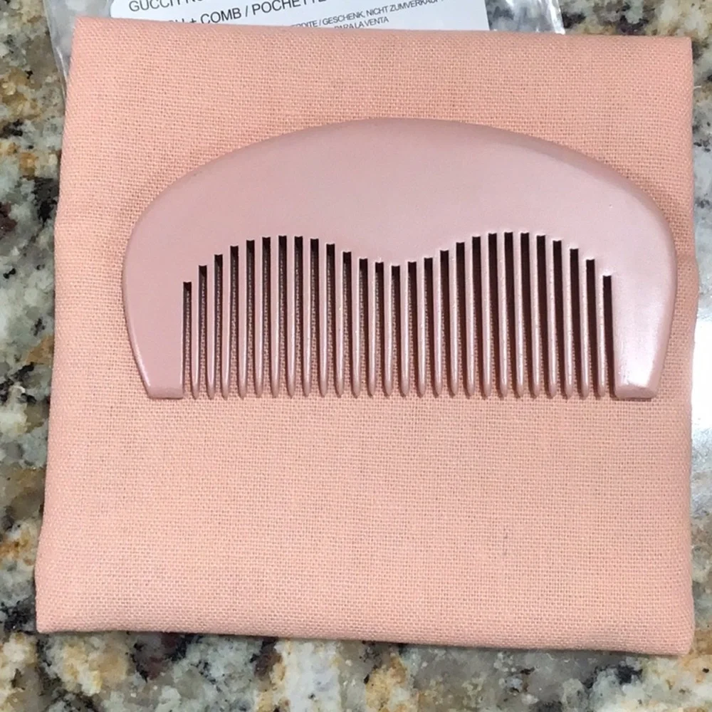 NEW Gucci Beaute comb and pouch! Perfect for a purse! Pink 2x4